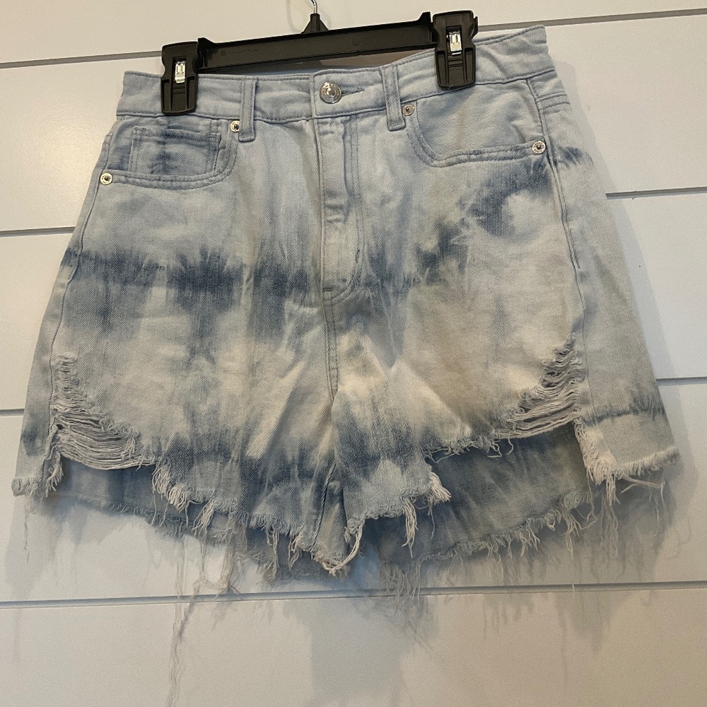 #0291 WOMEN’S AMERICAN EAGLE COMFORT STRETCH JEAN SHORTS SIZE: 2
